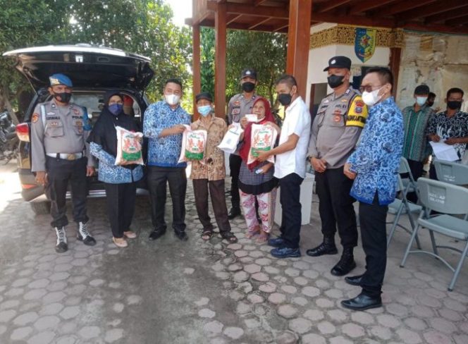 
					Gebyar Vaksin, Polsek Indrapura Salurkan Bansos Kepada Masyarakat