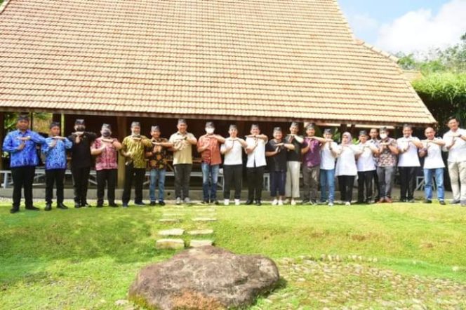 
					Bupati Tubaba Umar Ahmad Terima Kunjungan Deputi Kemenko Maritim dan Investasi Septian Hario Seto