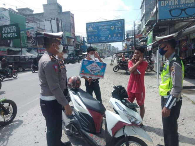 
					Operasi Yustisi Siang Hari Polres Batu Bara, Pengendara Yang Tidak Prokes Diberi Sangsi Fisik