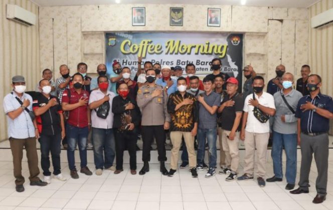 
					Kasi Humas Coffee Morning Bersama Puluhan Insan Pers di Polres Batubara