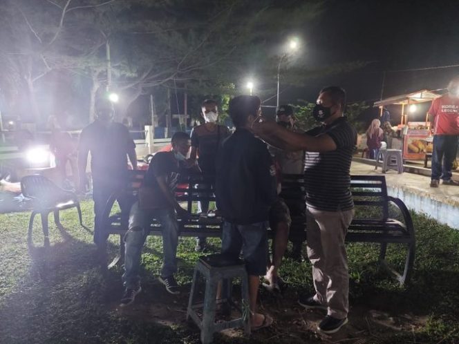 
					Polsek Labuhan Ruku Bersama Personil Gabungan Lainya Laksanakan Operasi Yustisi