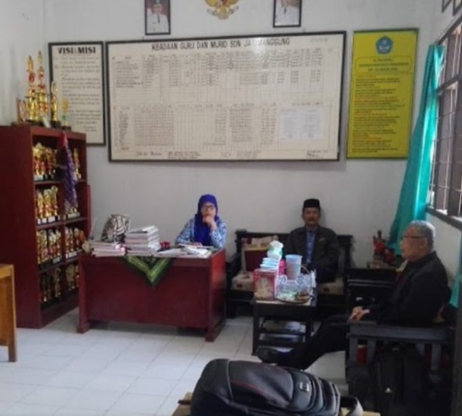 
					SDN Jatimanggung Kecamatan Cijati Butuh Sarana dan Prasarana