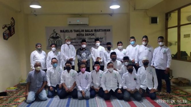 
					K.H. Encep Hidayat Sampaikan Manfaat Zakat di Pengajian Majelis Taklim Wartawan Depok