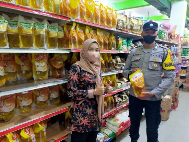 
					Monitoring Ketersediaan Minyak Goreng, Ini Kata Kapolsek Indrapura