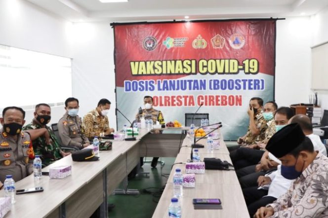 
					Kapolresta Cirebon Hadiri Zoom Meeting Vaksinasi Serentak Bersama Wakapolri
