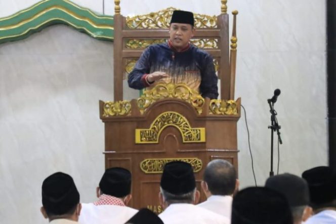 
					Plt. Wali Kota Bekasi Bersama Forkopimda Laksanakan Tarawih Keliling