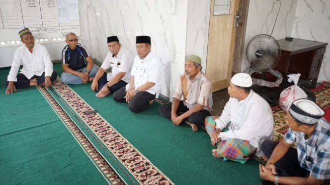 
					Plt Wali Kota Tanjungbalai Silaturahmi dan Sekaligus Laksanakan Sholat Dzuhur Berjamaah Di Masjid Taqwa Muhammadiyah