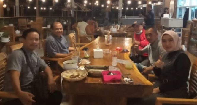 
					Wakil Bupati Cirebon Wahyu Tjiptaningsih Buka Puasa Bareng Staf