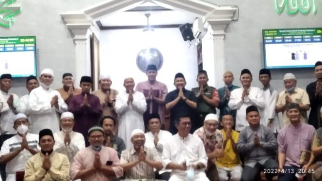 
					Tri Adhianto bersama Forkopimda giat Tarawih Keliling di Baitul Jihad Kemang Pratama 2