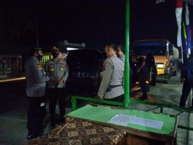 
					Kapolres Batu Bara Pimpin Pengamanan Sholat Tarawih Dilokasi Masjid