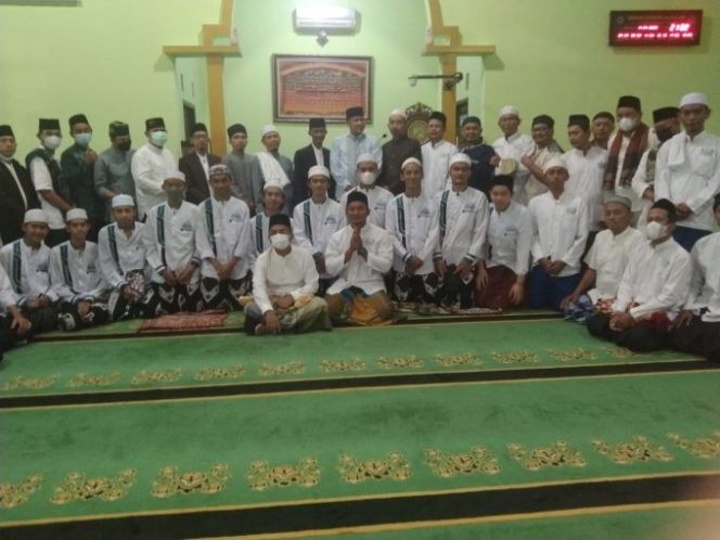 
					Plt. Wali Kota Bekasi Tarawih Keliling Sekaligus Lihat Vaksinasi Booster