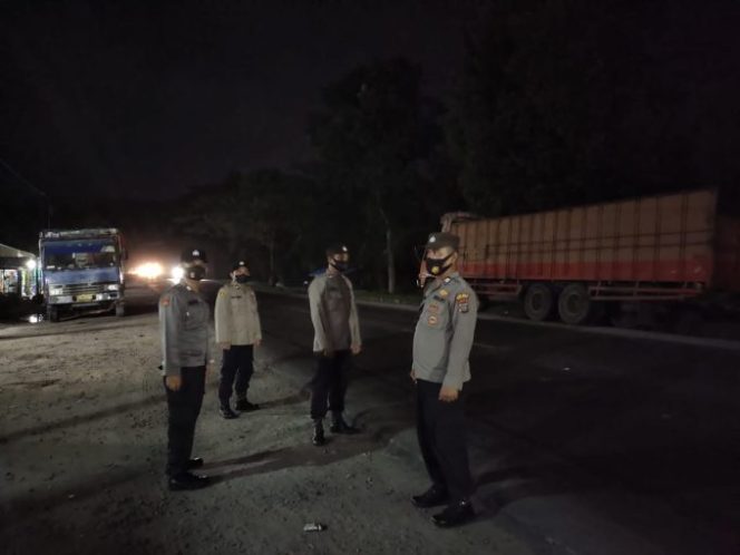 
					Keliling Terus Patroli Sepanjang Malam Ramadhan, Polsek Lima Puluh Cipta Kondusif
