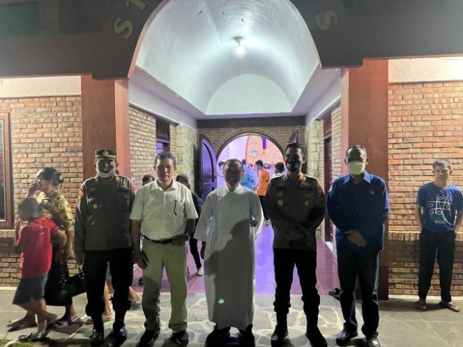 
					Kapolres Batu Bara Langsung Terjun Pimpin Pengamanan Kebaktian Kamis Putih