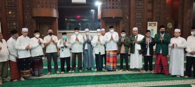 
					Bersama Forkopimda, Plt. Wali Kota Bekasi Hadiri Peringatan Nuzulul Qur’an Di Masjid Agung Al Barkah