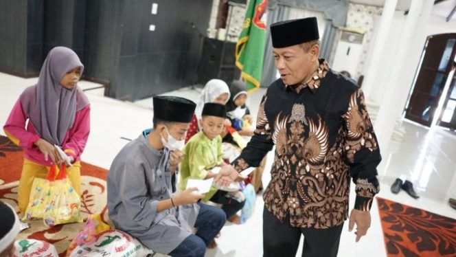 
					Penyerahan Santunan Anak Yatim, Plt Wali Kota Tanjungbalai Harapkan Program Terus Dilanjutkan