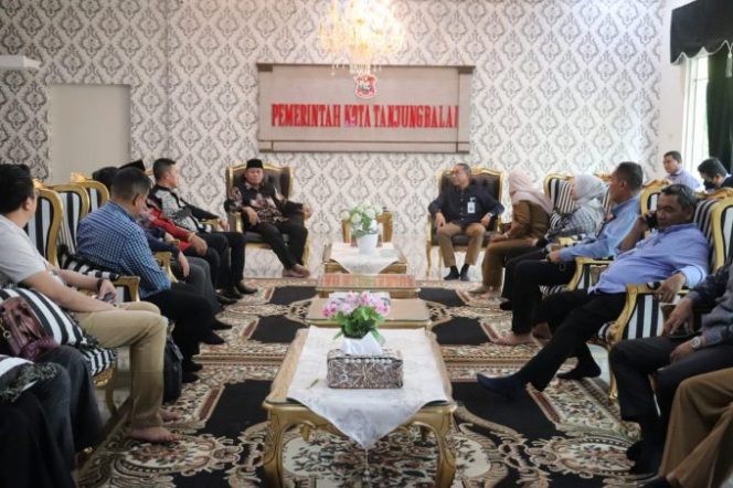 
					Plt Wali Kota Terima Kunker dan Roadshow Komisaris Utama PT Bank Sumut