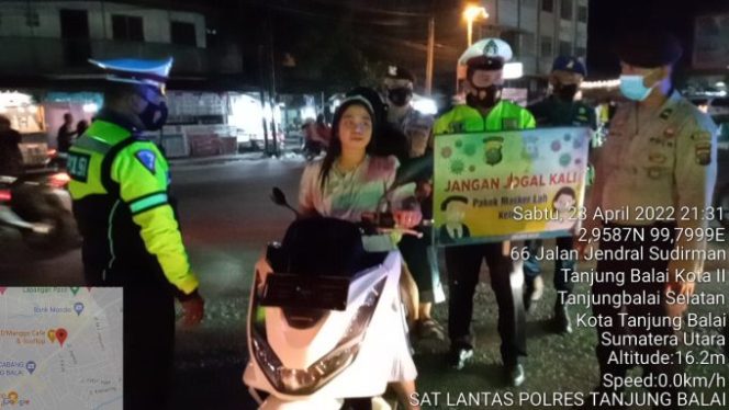 
					Polres Tanjungbalai Patroli Gabungan Skala Besar Sosialisasikan Prokes Mencegah Penyebaran Covid 19
