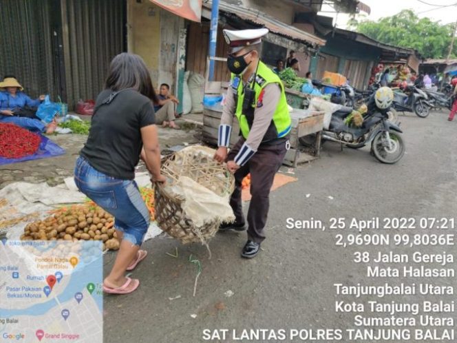 
					Satlantas Polres Tanjungbalai Gatur Lalin dan Penertiban Parkir Kenderaan Serta PKL