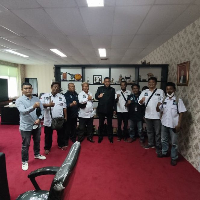 
					Jajaran Pengurus DPD IWO INDONESIA Kota Bekasi Audensi Dengan Plt Walikota Bekasi