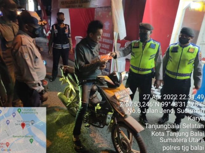 
					Personil Satsamapta Polres Tanjungbalai Laksanakan Giat Ops Yustisi, Monitoring Pendistribusian BBM, Patroli R4 dan Patroli Asmara Subuh