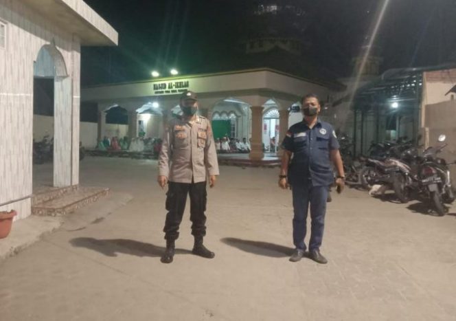 
					Jelang Akhir Ramadhan! Wakapolsek Labuhan Ruku Pimpin Pengamanan Sholat Tarawih