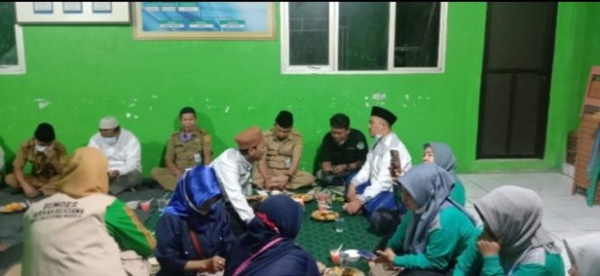 
					Usai Bagikan 1000 Paket Takjil Gratis, Pemdes Cibeuteung Muara Adakan Buka Puasa Bersama