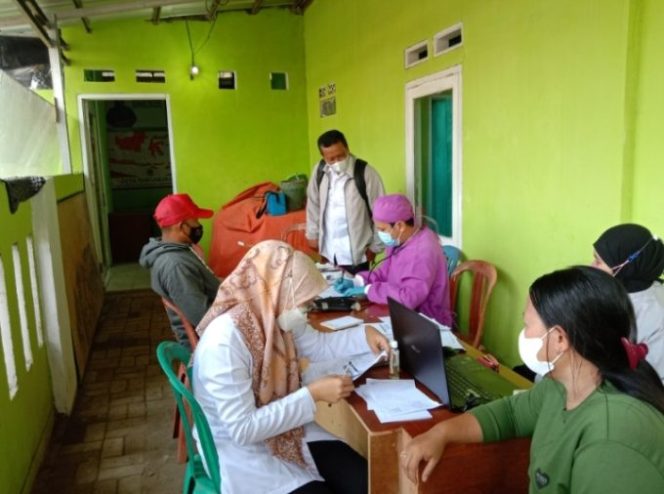 
					Antisipasi Jelang Mudik, Penyaluran Bansos di Rancabungur Dibarengi Vaksin Booster