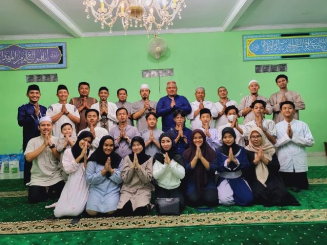 
					Majelis Ta’lim Al-Ummahat Gelar Bukber dan Santunan Yatim Yang Bertajuk “Langkah Kecil Untuk Kepedulian Besar”