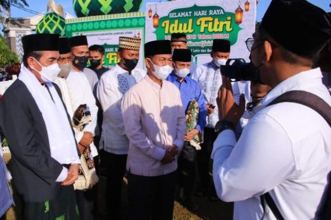 
					Gelar Solat Ied Bersama Forkopimda Lampura, Bupati H. Budi Utomo Ucapkan “Selamat Hari Raya Idul Fitri 1443 H, Mohon Maaf Lahir dan Batin”