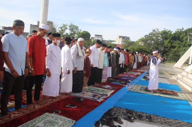 
					Ribuan Umat Islam Kota Tanjungbalai Laksanakan Shalat Idul Fitri di Alun Alun Sultan Abdul Jalil Rahmadsyah