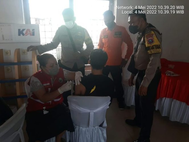 
					Polres Tanjung Balai Berikan Pelayanan Vaksin di Pos Pam Lebaran Idul Fitri 1443 Hijrian