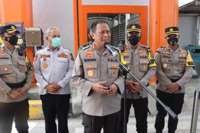 
					Pantau GT Palimanan, Kapolda Jabar Pastikan Arus Balik Berjalan Lancar