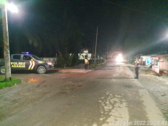 
					Antisipasi Tindak Kejahatan di Malam Hari, Personel Polsek Bandar Pulau Patroli Blue Light