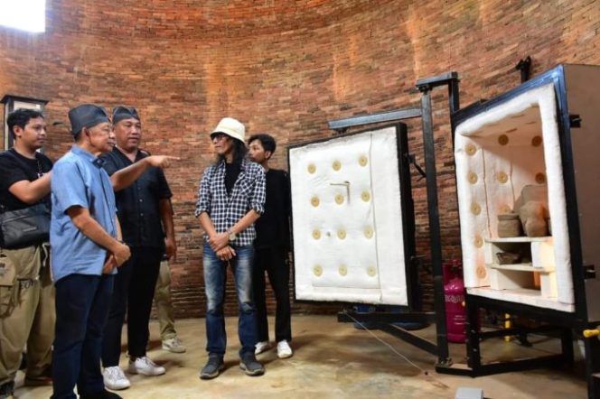 
					Bupati Tubaba Resmikan Studio Keramik dan Patung Tanoh Nughik