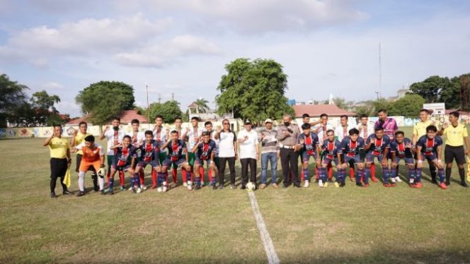 
					Plt Wali Kota Tanjungbalai Buka Pertandingan Sepak Bola Laga Amal Antara Samoa FC Tanjungbalai Dengan Sumut FC