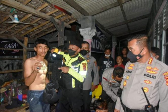 
					Polresta Cirebon Gerebek Pesta Miras Oplosan di Sarang Geng Motor