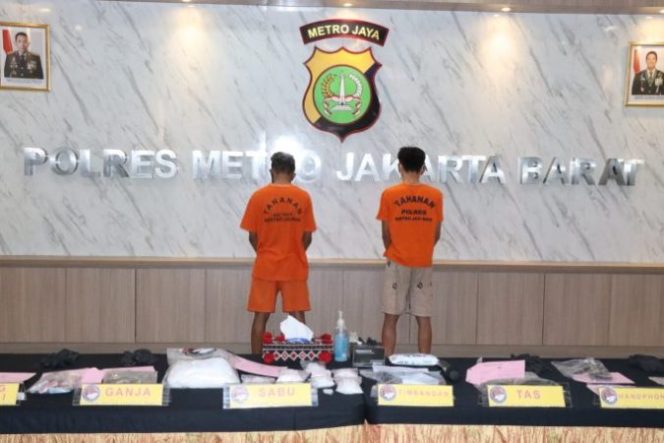 
					Satres Narkoba Polres Metro Jakarta Barat Ringkus 2 Pengedar Narkotika Jenis Sabu dan Ganja