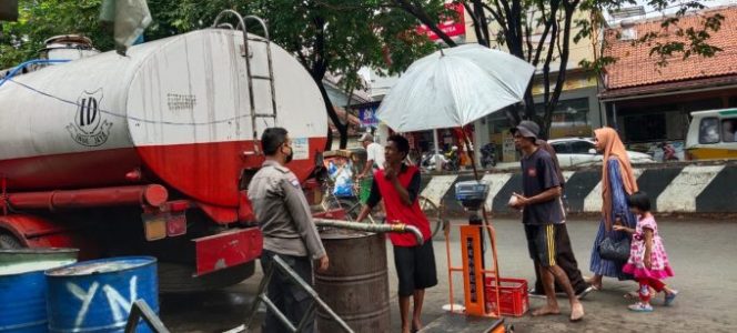 
					Polisi di Majalengka Cek Ketersedian Bahan Pokok Minyak Goreng Curah