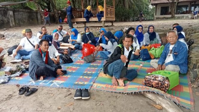 
					PGRI Gunung Putri Gelar Gathering Family Pupuk Kecintaan Terhadap Organisasi