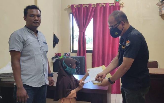 
					Kasie Humas Polres Asahan Terima Karya Tulis Surat untuk Kapolri dari Siswi Sekolah Dasar