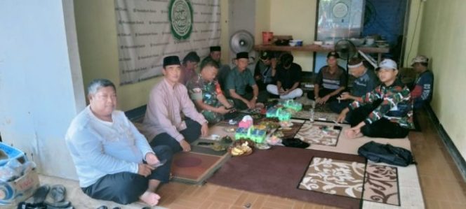 
					Kepala Desa Dukuh Hadiri Acara Haul Di Pondok Pesantren Assalafiyah