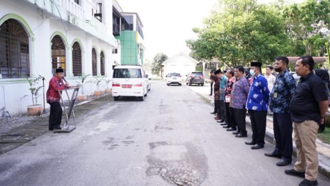 
					Amankan Aset Daerah, Plt Wali Kota Pasang Stiker/Label di Seluruh Mobil Dinas Milik Pemkot Tanjungbalai