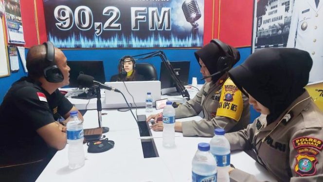 
					Lewat Talk Show di Radio RSPD Asahan, Waka Polres Asahan Ajak Masyarakat Hadiri Kegiatan Bakti Kesehatan