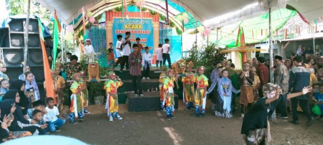 
					RA AL-Hidayah MI Q DTA AL-Wathoniyah Gelar Perpisahan Siswa Kelas VI