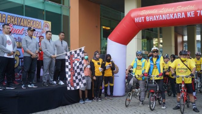 
					Gebyar Sepeda Lipat dan Jalan Santai Korem 061/Sk Meriahkan HUT Bhayangkara ke 76