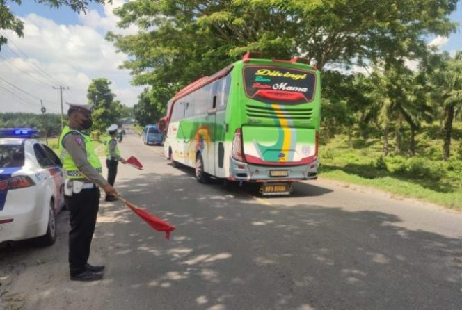 
					Ops Patuh Toba 2022 Kibas Bendera Satlantas Polres Batubara Dititik Lokasi Rawan