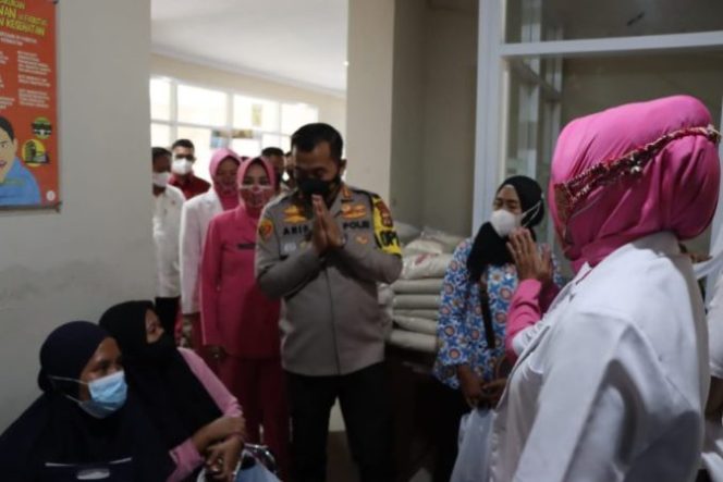
					Polresta Cirebon Gandeng DPPKBP3A Beri Layanan KB Gratis ke Masyarakat