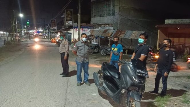 
					Lima Personil Polsek Medang Deras Beri Rasa Aman Warga, Patroli Roda-2