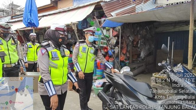 
					Cegah Macet, Satlantas Polres Tanjungbalai Laksanakan Gatur Lalin dan Penertiban Parkir 