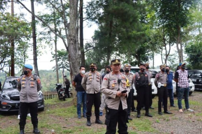 
					Jajaran Polres Majalengka Perketat Pengamanan Marlina Music Coffe Dengan Bintang Tamu Rizky Febian dan Fourtwenty